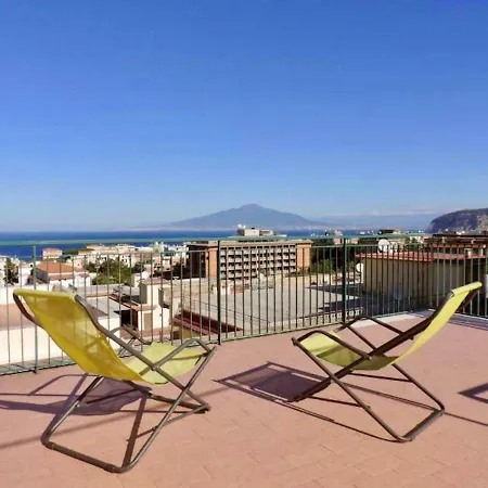 Panoramic Penthouse With Breathtaking Views & Large Private Terrace In Center Σορέντο