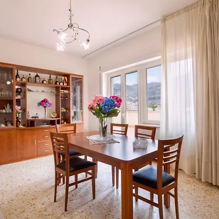 Attico Panoramico In Centro Apartmán Sorrento